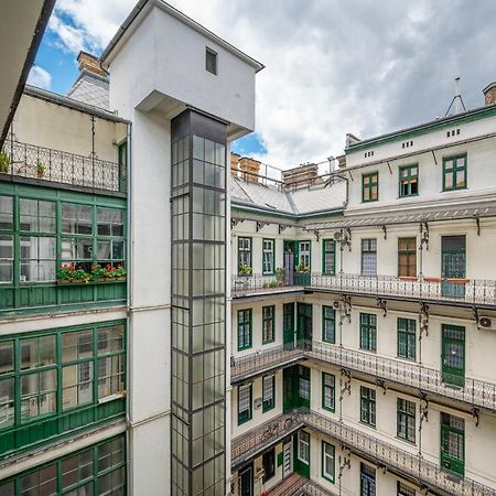 Design Apartment W Ac On Ring Road By Newave Apartments Budapest Ngoại thất bức ảnh